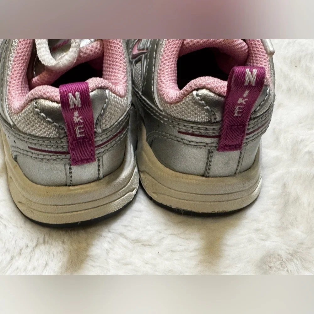 Nike‎ Toddler Sneakers Size 3C Silver & Pink